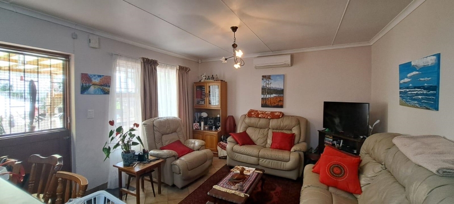 3 Bedroom Property for Sale in Heiderand Western Cape